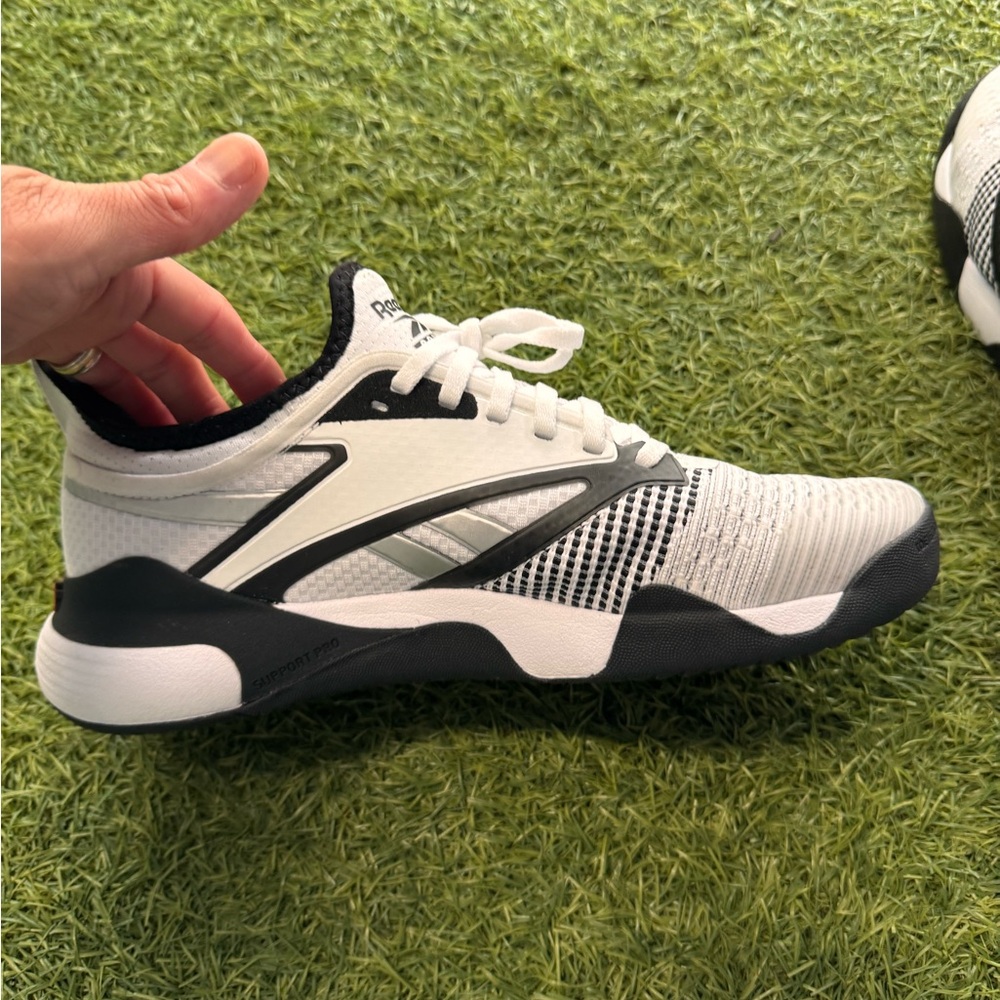 Reebok nano court training men’s shoe (like new)